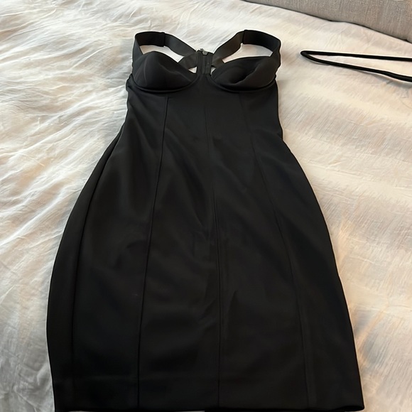 Sexy black criss cross dress at the back - Picture 1 of 5